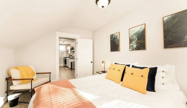 The Lark’s Nest - A Gem in a Tranquil Neighborhood