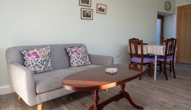 The Larroch Byre - a bungalow that sleeps 4 guests in 2 bedrooms