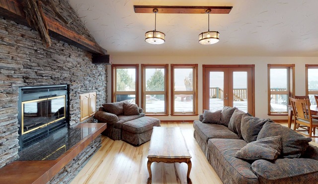 The Last Best Place- The Valley View - Five Bedrooms 3 Baths -multilevel deck