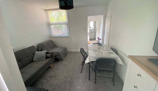 The Laurels Lovely Town Centre Apartment-nFive Minutes From The Train Station