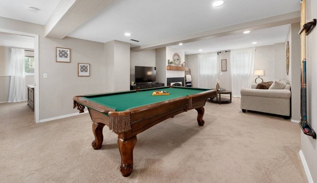 The Layover in Littleton..Hot Tub..Pool Table!
