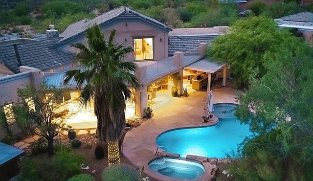 The Lazy A Retreat with pool and spa just of the Loop