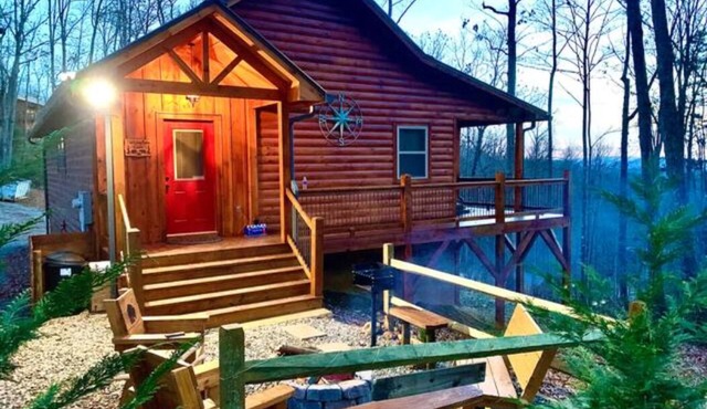 The Lazy Bear Cabin. Beautiful Views, Rest & Adventure!