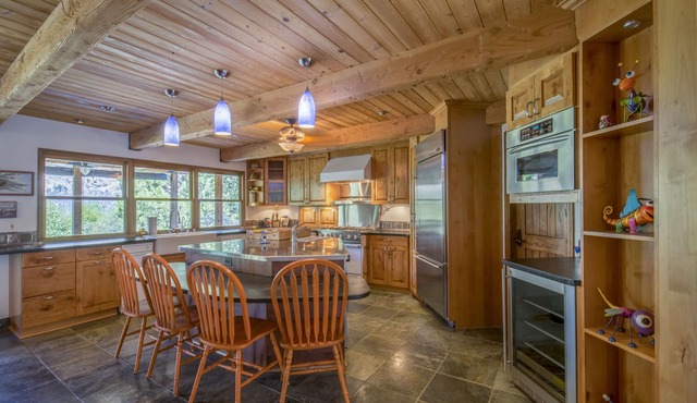 The Lazy Crane; A Luxury Cabin on the Kern River