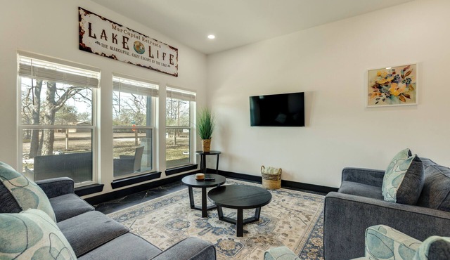 'The Lazy Joey' Stylish 3BR Near Round Top & A&M!