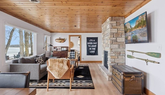 The Lazy Loon Cabin | Lakefront Beach, Dock & SUPs