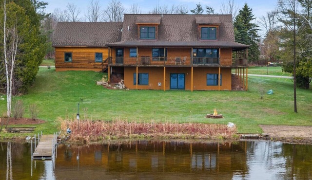 The Lazy Loon - Luxury Retreat w/Golf Simulator
