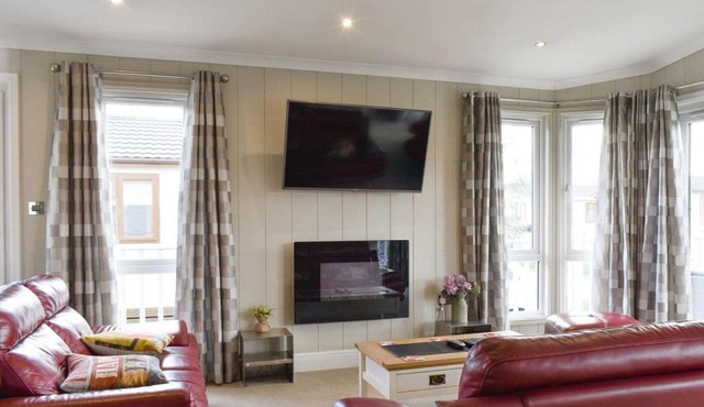 The Lazy Otter No 39-UK30748