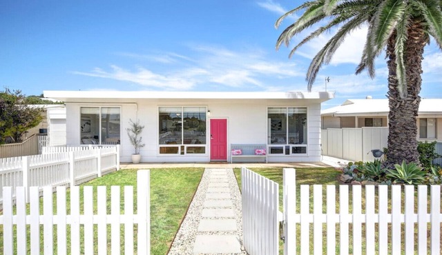 The Lazy Palm Beach Shack—Retro-Coastal Charm