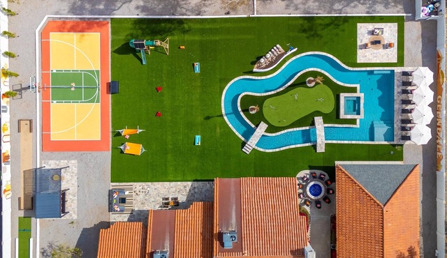 The Lazy Palm: Private Lazy River & Pickleball