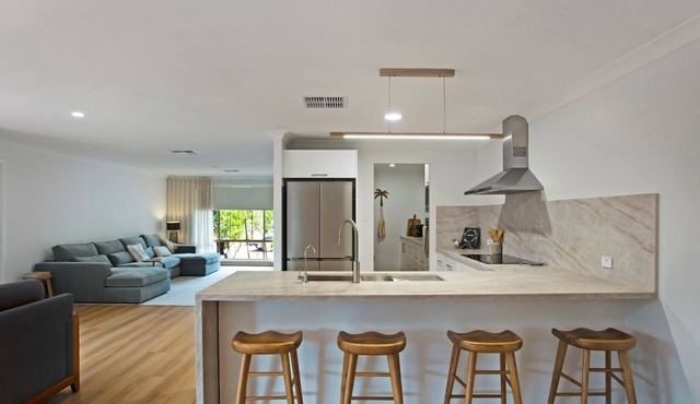 The Lazy Pelican - Tea Gardens