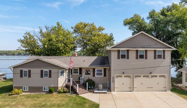 The LeClaire Driftwood Retreat on the Mississippi River!