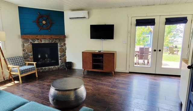 The Ledges Resort and Marina, Shipwatch