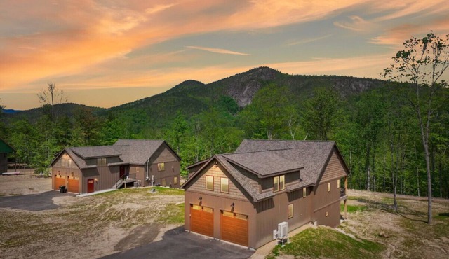 The Ledgeview Lodge | Brand New, Hot tub, Views