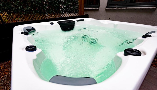 The Leeds Gathering - Hot Tub - EV Charging