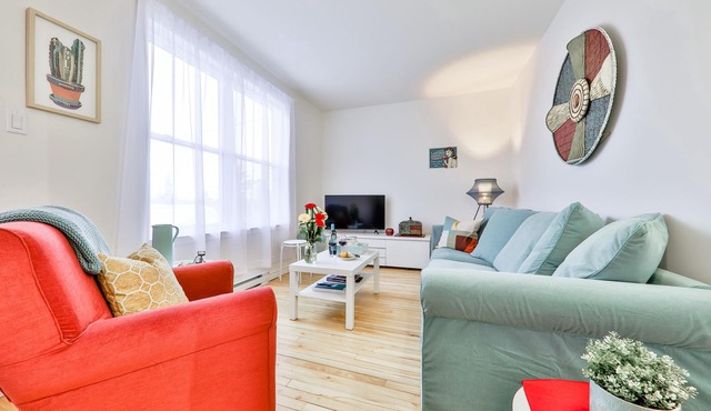 The left door. 2 bedroom apartment in downtown St-Jérome.