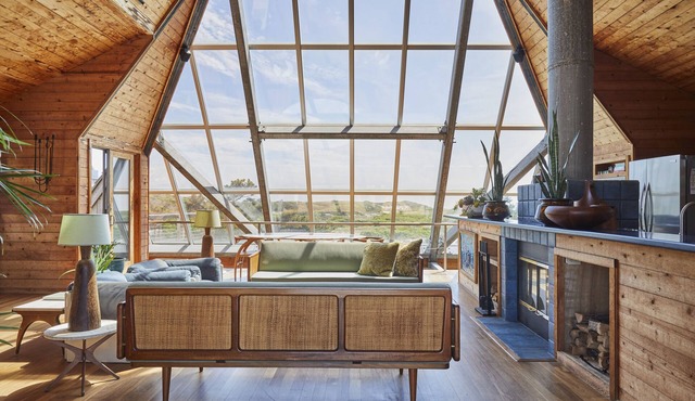 THE LEGENDARY PYRAMID HOUSE