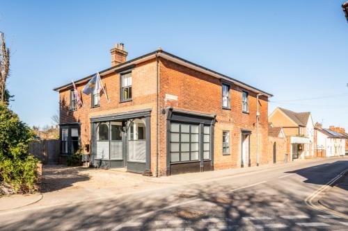 The Leiston, 1 Valley Road