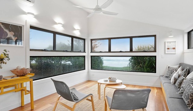 The Lennoxhaus - Architectural Designed Home with Wifi & Foxtel