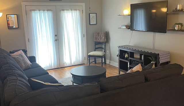 The Lewis House, Charming 3-bedroom house with WiFi and AC in lovely Leland.