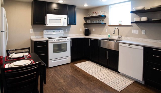 The Lewis House-Garden Level Getaway Spot!