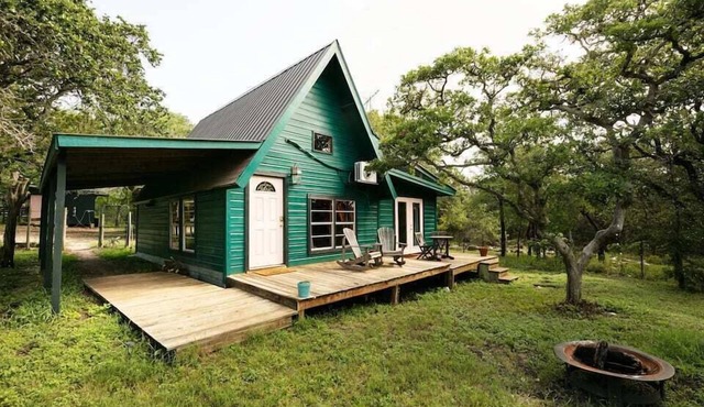 The Library - A Hill Country Cottage