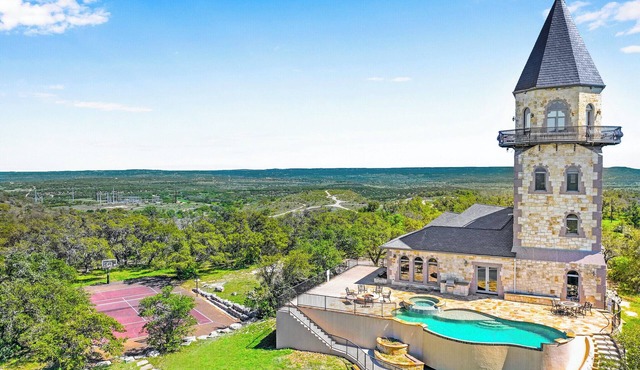 The Light House I Pool, Hot tub, Views on 2001 Hill Country acres!