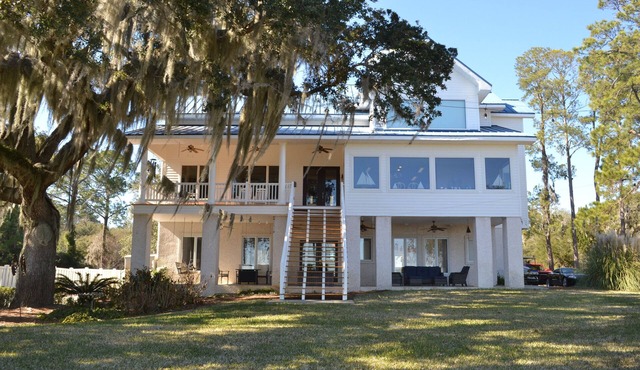 The Lighthouse at Sunbury w/Deep Water Private Dock for your Boat