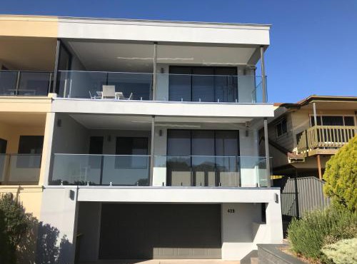 The Lighthouse - Beachfront Accommodation