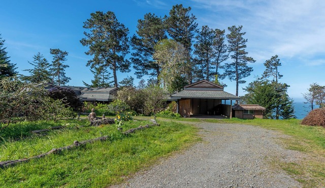 The Lighthouse - Close to world class beaches and massive ocean views