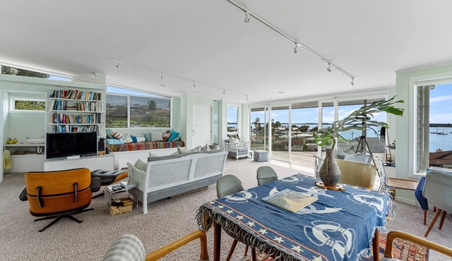 The Lighthouse - Omokoroa Holiday Home