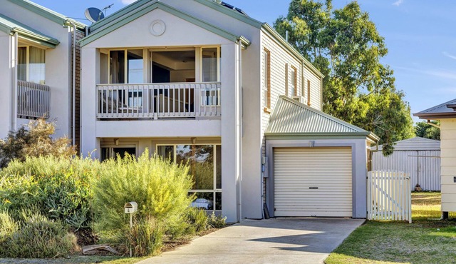 The Lighthouse ~ Port Willunga - Cosy Coastal Townhouse in Port Willunga