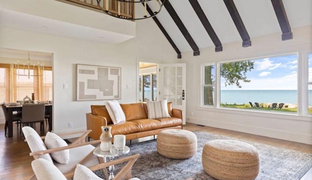 The Lilac Cottage- a Lakefront experience
