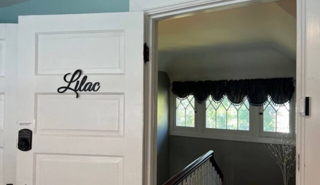 The Lilac Room w/King Bed