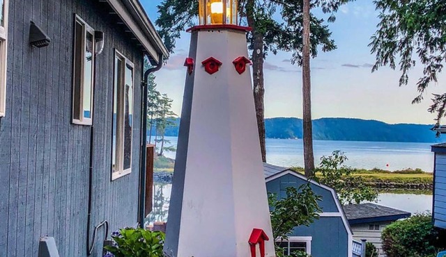 The Lillipad in Lilliwaup Magnificent Waterfront!