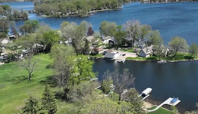 🌟”The Lily Pad” Cottage🏡🚣‍♀️Strawberry Lakefront Fun on the Huron River Lake Chain!
