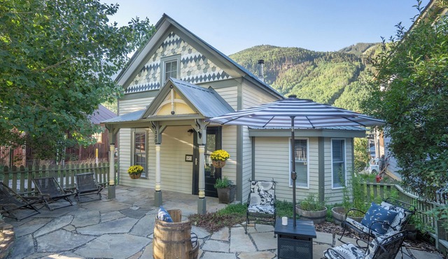 The Lily Pad~Heart of Telluride, 2 blocks to Skiing, 2 outdoor spaces, sunnyside