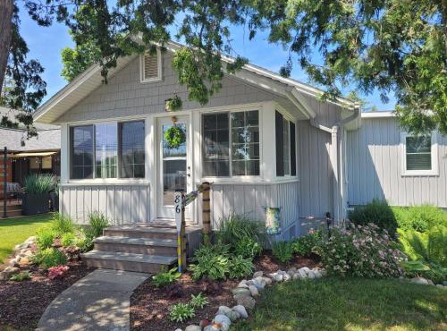 The Lily Pad On Benzie Blvd - Super Cute!