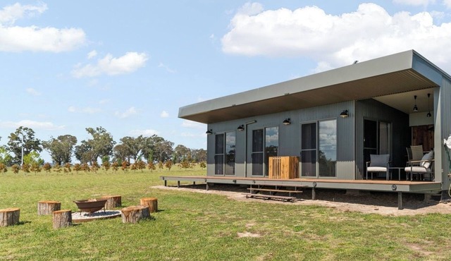 The Linburn Cottage of luxury nWine, relaxation and country charm.