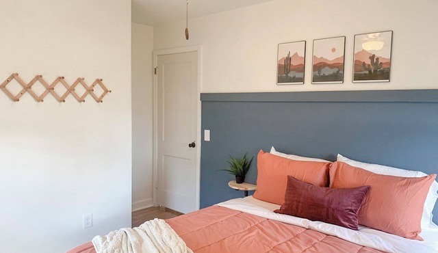 The Lincoln Cottage ~ 4 bedrooms in Central Location