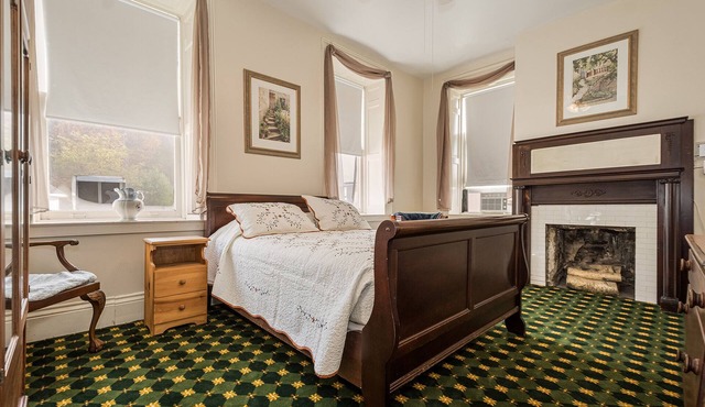 The Lincoln | Historic Victorian Inn Room