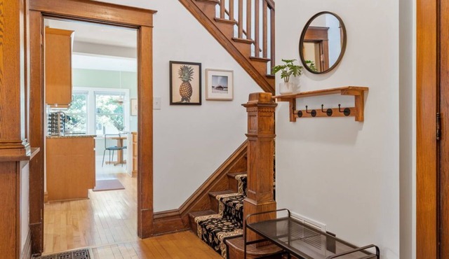 The Linden Hills Retreat by Lake Harriet, Parks, Restaurants