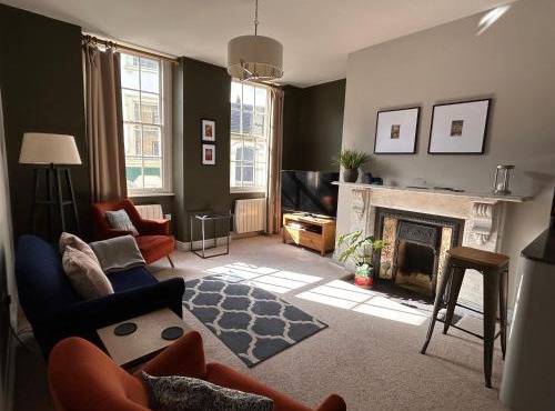 The Linen Loft - 2 Bed Apartment - Central Town Location - Area of Outstanding Natural Beauty