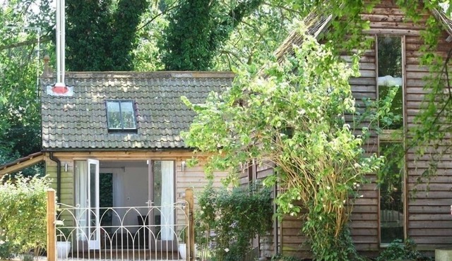 THE LINHAY, family friendly, character holiday cottage in Faringdon