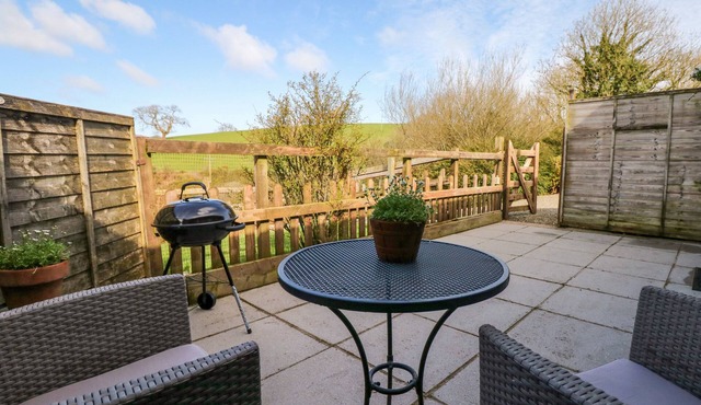 THE LINHAY, pet friendly, character holiday cottage in West Down
