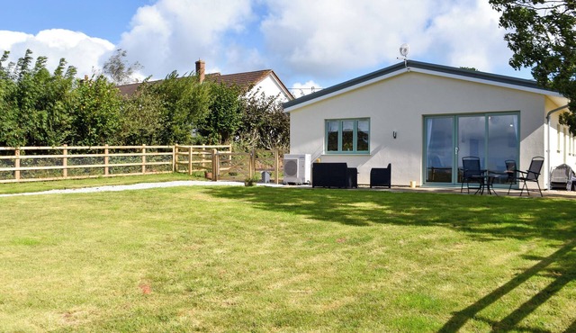 THE LINHAY, pet friendly, with a garden in Lapford