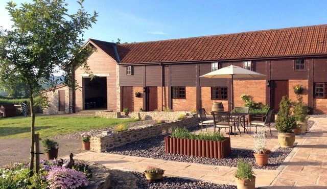THE LINNEY, pet friendly, country holiday cottage in Colyton