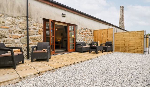 THE LINNEY@THE WEST DRY, family friendly, with a garden in St Austell