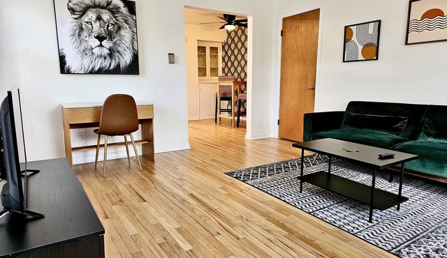The 'Lion’s Den' Pet Friendly, 10 mins to UCMC, Perfect For Long Term Stays