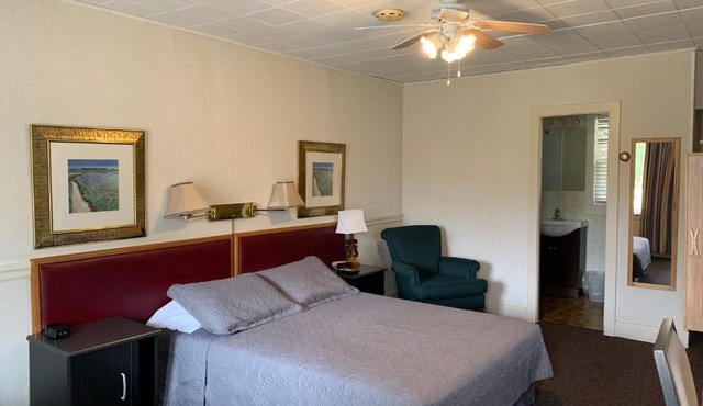 The Lionstone Inn Motel and Cottages